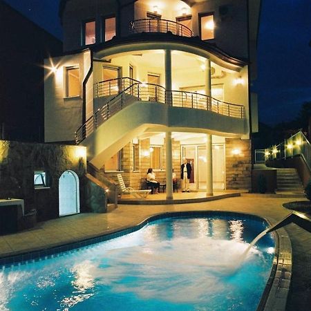 Freya Spa Apartments Ni Exterior foto